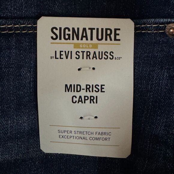 NEW Levi's Mid-Rise Slim Fit Capris Women's Plus Size 26 - Picture 3 of 9